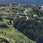 Vettingstua, Beautiful House Down By The Sea. *