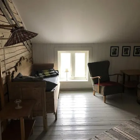 Dom wakacyjny Vettingstua, Beautiful House Down By The Sea. Gravdal (Vestvagoy)