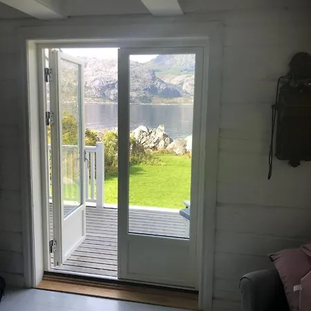 Dom wakacyjny Vettingstua, Beautiful House Down By The Sea. Gravdal (Vestvagoy)