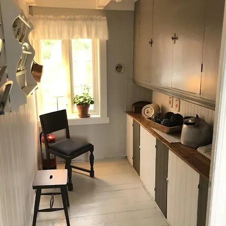 Дом отдыха Vettingstua, Beautiful House Down By The Sea. *