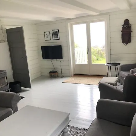 Vettingstua, Beautiful House Down By The Sea. Gravdal (Vestvagoy)