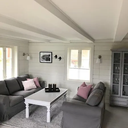 Vettingstua, Beautiful House Down By The Sea. Dom wakacyjny *