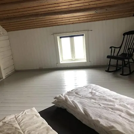 Vettingstua, Beautiful House Down By The Sea. Dom wakacyjny Gravdal (Vestvagoy)