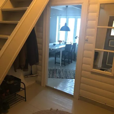 Dom wakacyjny Vettingstua, Beautiful House Down By The Sea. Gravdal (Vestvagoy)
