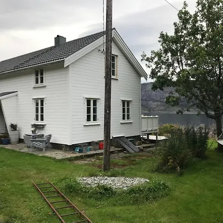 Vettingstua, Beautiful House Down By The Sea. Dom wakacyjny