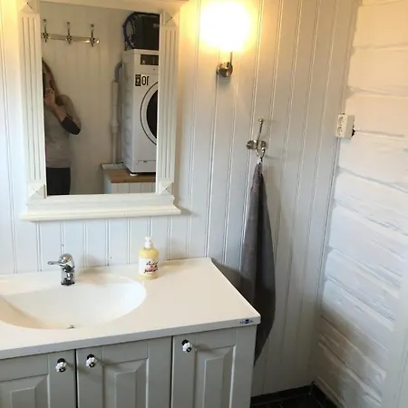 Holiday home Vettingstua, Beautiful House Down By The Sea. *