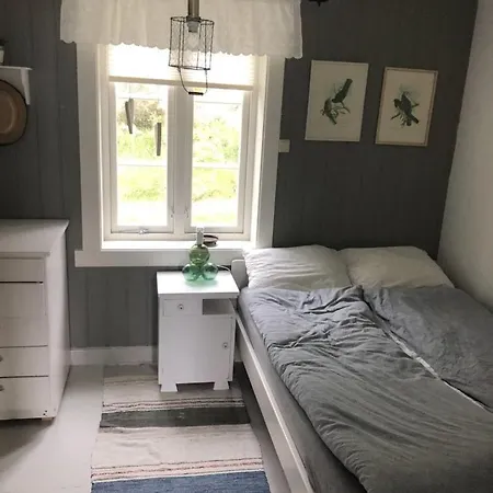 Vettingstua, Beautiful House Down By The Sea. Gravdal (Vestvagoy)