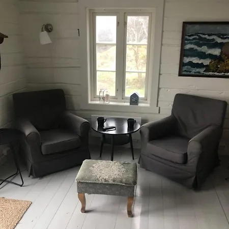 Dom wakacyjny Vettingstua, Beautiful House Down By The Sea. Gravdal (Vestvagoy)