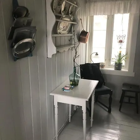 Дом отдыха Vettingstua, Beautiful House Down By The Sea.