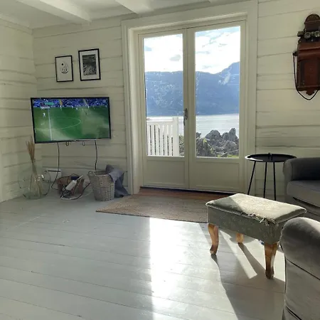 Vettingstua, Beautiful House Down By The Sea. * Gravdal (Vestvagoy)