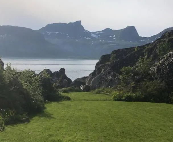 Semesterbostad Vettingstua, Beautiful House Down By The Sea. Gravdal (Vestvagoy)