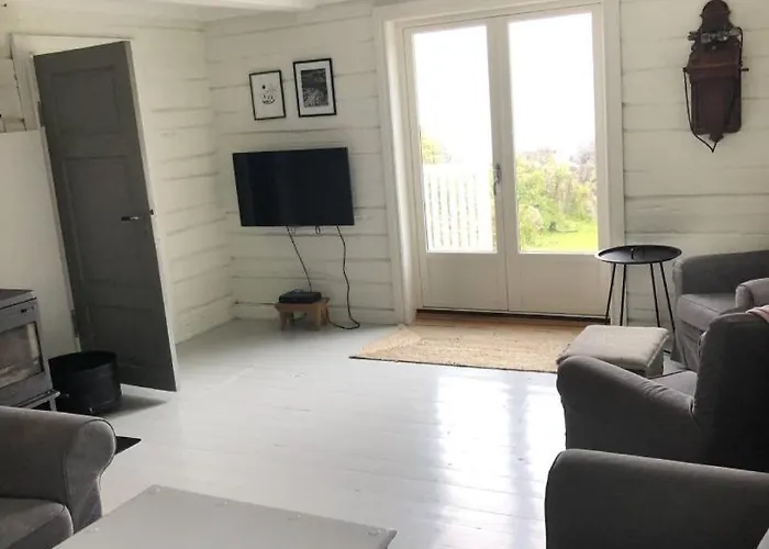 Vettingstua, Beautiful House Down By The Sea. Gravdal (Vestvagoy)