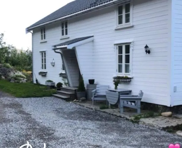 Vettingstua, Beautiful House Down By The Sea. *