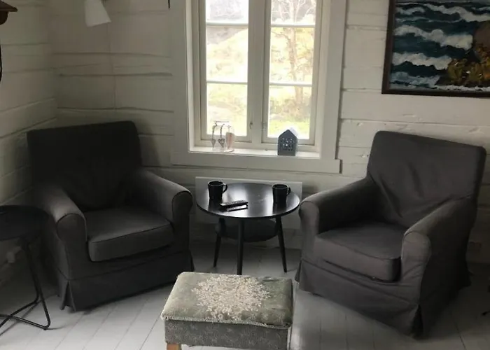 Semesterbostad Vettingstua, Beautiful House Down By The Sea. Gravdal (Vestvagoy)