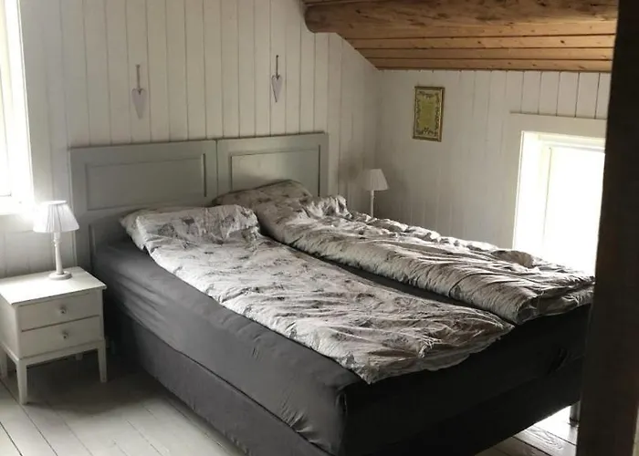 Semesterbostad Vettingstua, Beautiful House Down By The Sea. *