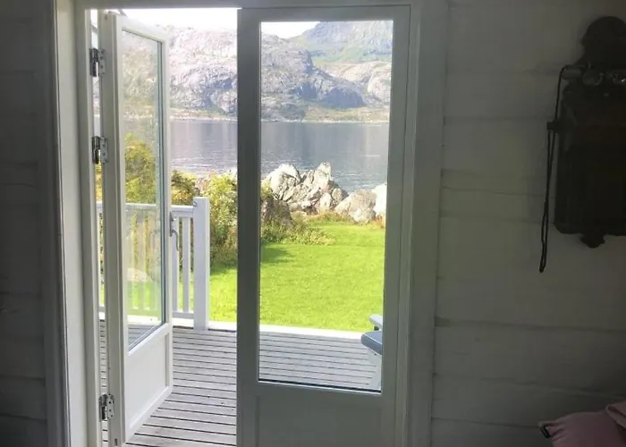 Dom wakacyjny Vettingstua, Beautiful House Down By The Sea. Gravdal (Vestvagoy)