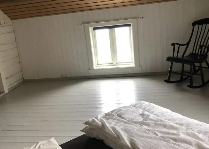 Vettingstua, Beautiful House Down By The Sea. Dom wakacyjny Gravdal (Vestvagoy)